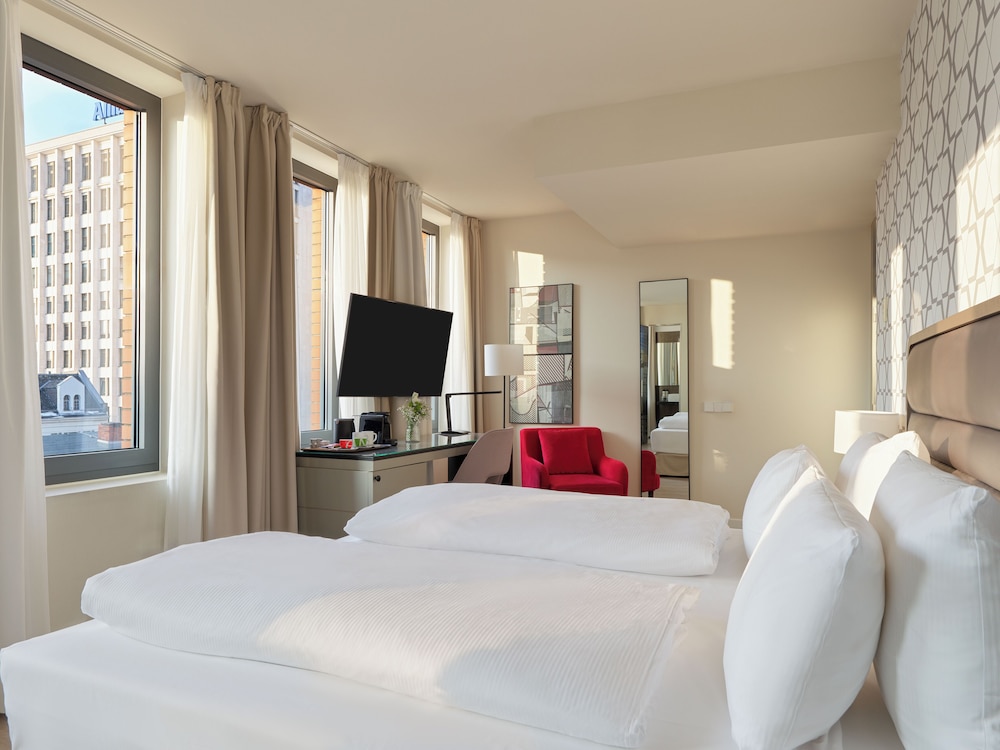 Habitación Grand Deluxe del hotel H10 Berlin Ku'damm. Foto 2