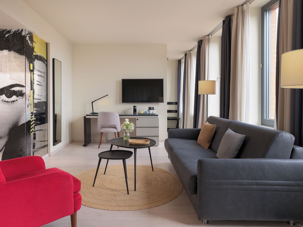 Suite del hotel H10 Berlin Ku'damm. Foto 2