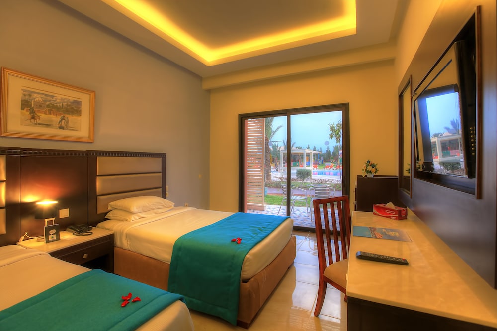 Deluxe Twin Pool View del hotel Pickalbatros Aqua Fun Club All Inclusive. Foto 2