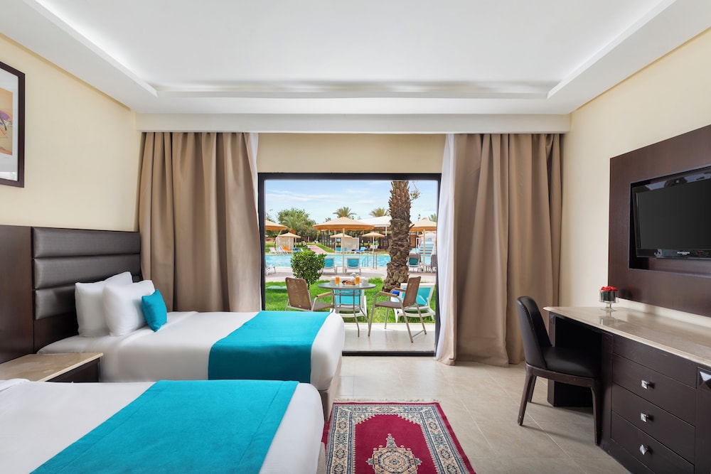 Large Family Pool View del hotel Pickalbatros Aqua Fun Club All Inclusive. Foto 3