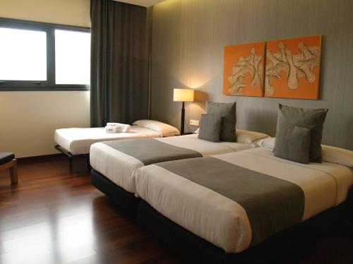 Habitación triple con aparcamiento del hotel Carrís Marineda. Foto 3
