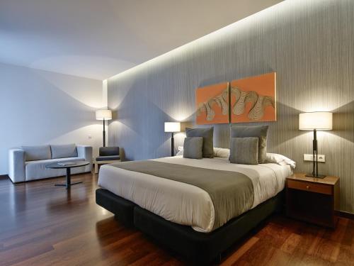 Habitación triple con aparcamiento del hotel Carrís Marineda. Foto 5
