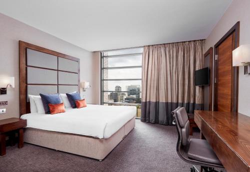 Habitación Doble Superior del hotel Leonardo Royal London Tower Bridge. Foto 2