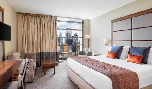 Habitación Superior con cama extragrande del hotel Leonardo Royal London Tower Bridge