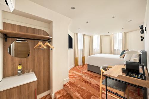 Habitación Doble Estándar del hotel Mercure London Bloomsbury. Foto 5