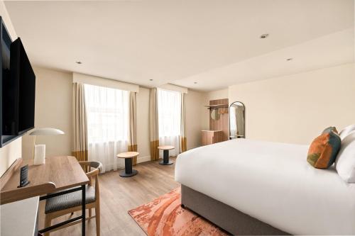 Habitación Estándar - Cama extragrande del hotel Mercure London Bloomsbury. Foto 3