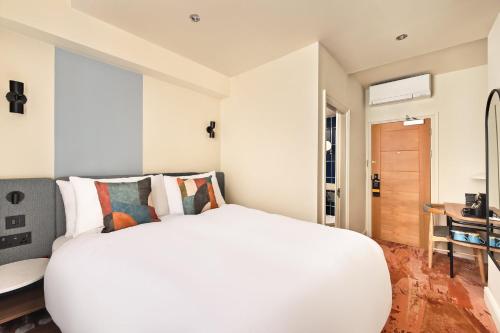 Habitación Doble Acogedora del hotel Mercure London Bloomsbury. Foto 1
