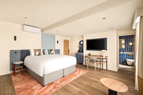 Habitación Premium con cama extragrande del hotel Mercure London Bloomsbury. Foto 3