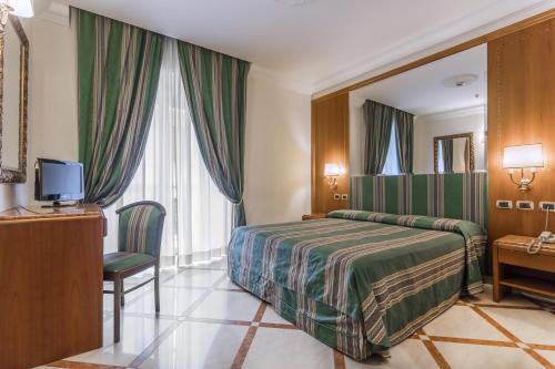 Habitación Doble Estándar - 1 o 2 camas del hotel Raeli Regio. Foto 2
