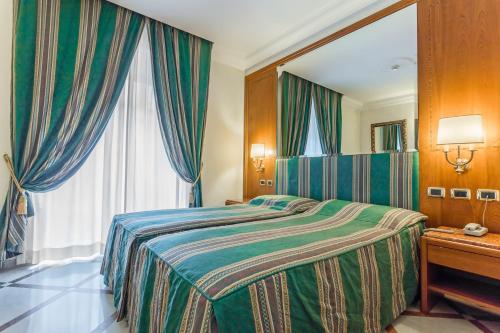 Habitación Doble Estándar - 1 o 2 camas del hotel Raeli Regio. Foto 7