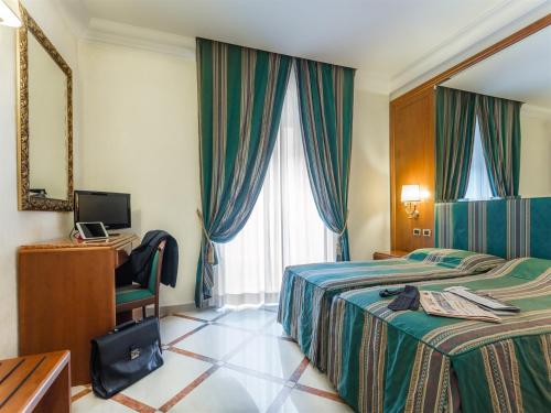 Habitación Doble Estándar - 1 o 2 camas del hotel Raeli Regio. Foto 8