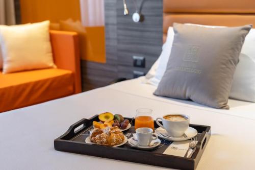 Habitación Doble Superior del hotel Ih Hotels Milano Lorenteggio. Foto 3