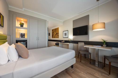 Habitación adaptada para personas con movilidad reducida - Cama grande del hotel Ih Hotels Milano Lorenteggio