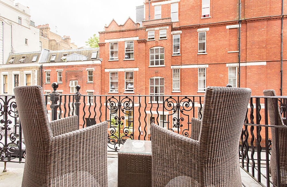 Suite presidencial, balcón del hotel Presidential Kensington. Foto 8