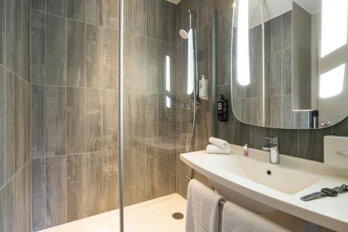 Habitación Doble Premium del hotel Ibis Off Grand Place. Foto 8