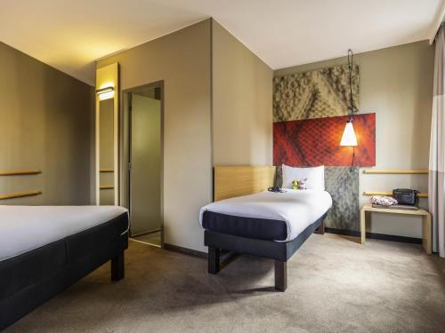 Habitación Premium con 1 cama doble y 1 individual del hotel Ibis Off Grand Place. Foto 6