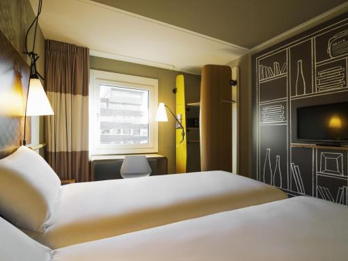 Habitación Doble Estándar - 2 camas del hotel Ibis Off Grand Place. Foto 9