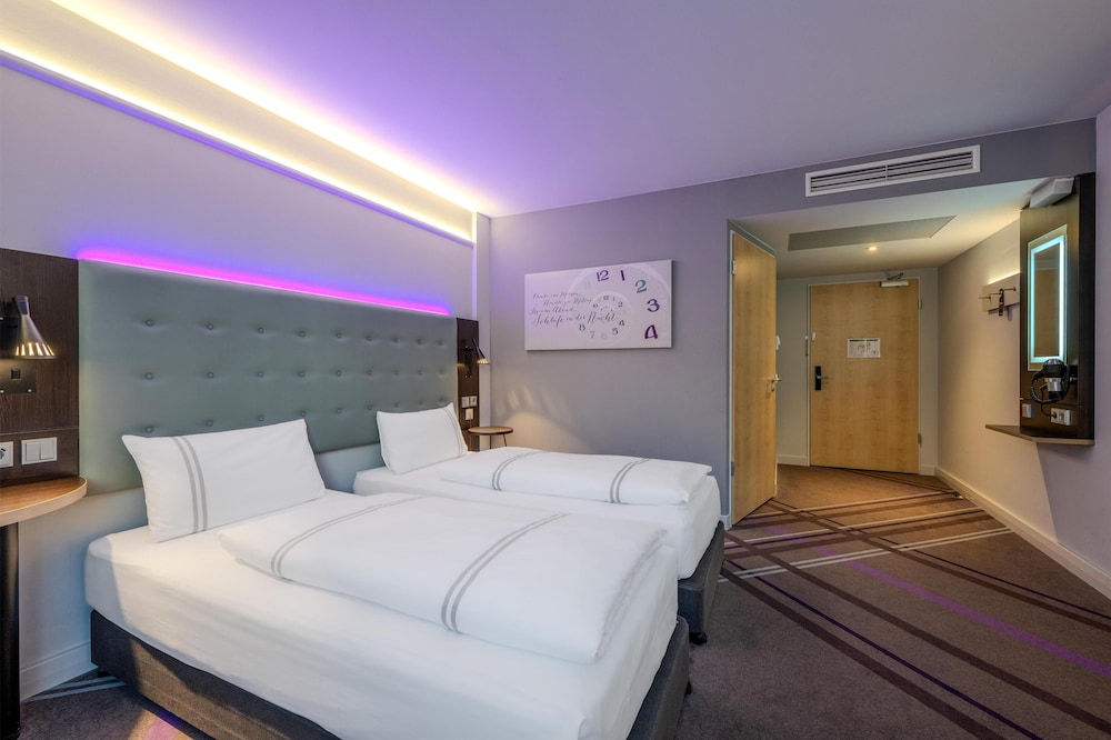 Habitación con 2 camas individuales, accesible para personas con discapacidad del hotel Premier Inn Berlin City Centre