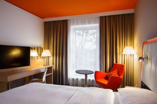 Habitación Estándar con vistas al parque - Planta alta del hotel Park Inn By Radisson Frankfurt Airport. Foto 2