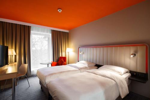 Habitación Estándar con vistas al parque - Planta alta del hotel Park Inn By Radisson Frankfurt Airport. Foto 3