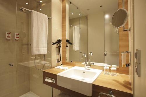 Habitación Doble Confort - 1 o 2 camas del hotel H4 Hotel Berlin Alexanderplatz. Foto 1