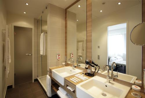 Suite junior del hotel H4 Hotel Berlin Alexanderplatz. Foto 3