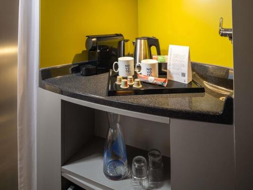 Suite Junior Business con cama extragrande del hotel Novotel Suites Wien City Donau