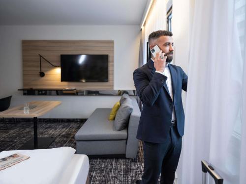 Suite Junior Business con cama extragrande del hotel Novotel Suites Wien City Donau. Foto 7