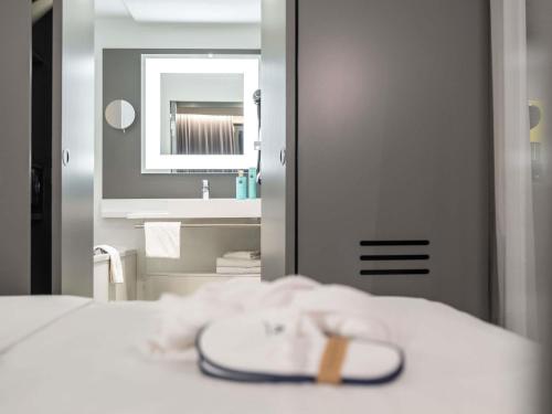 Suite Junior Business con cama extragrande del hotel Novotel Suites Wien City Donau. Foto 8