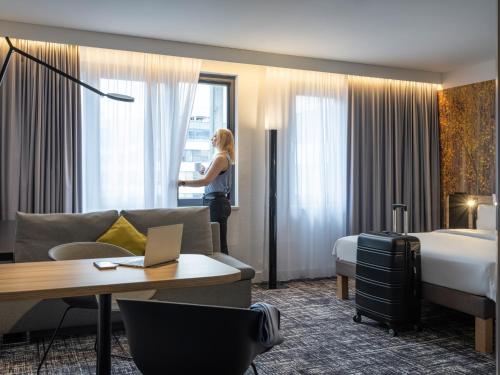 Suite Junior Business con cama extragrande del hotel Novotel Suites Wien City Donau. Foto 17