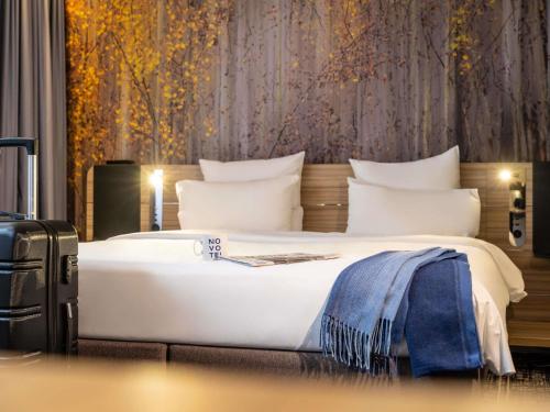 Suite Estándar con sofá del hotel Novotel Suites Wien City Donau. Foto 16