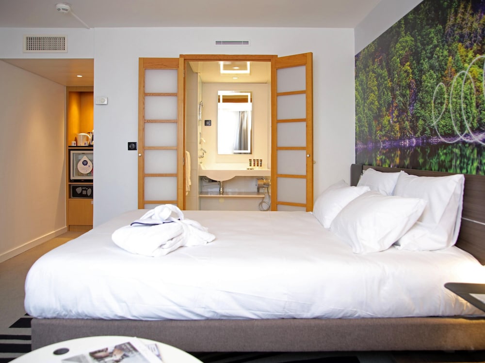 Habitación Executive ideal para familias con 1 cama doble y sofá cama del hotel Novotel Lille Centre Grand Place