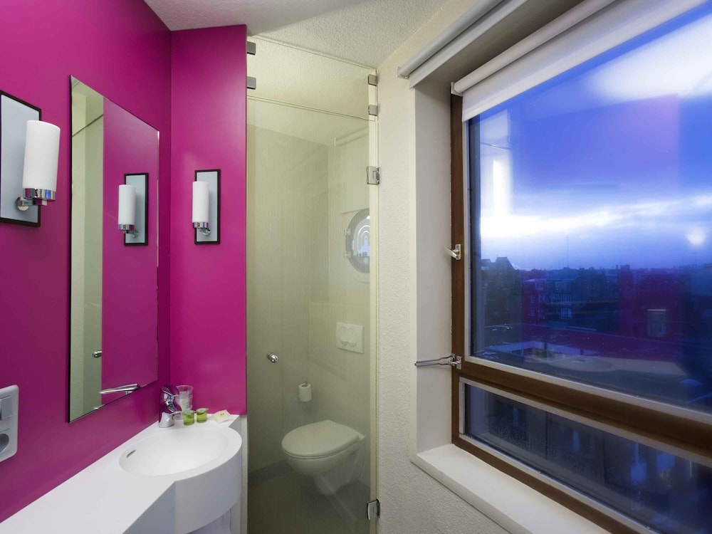 Habitación Estándar con cama doble del hotel Ibis Styles Lille Centre Gare Beffroi. Foto 2