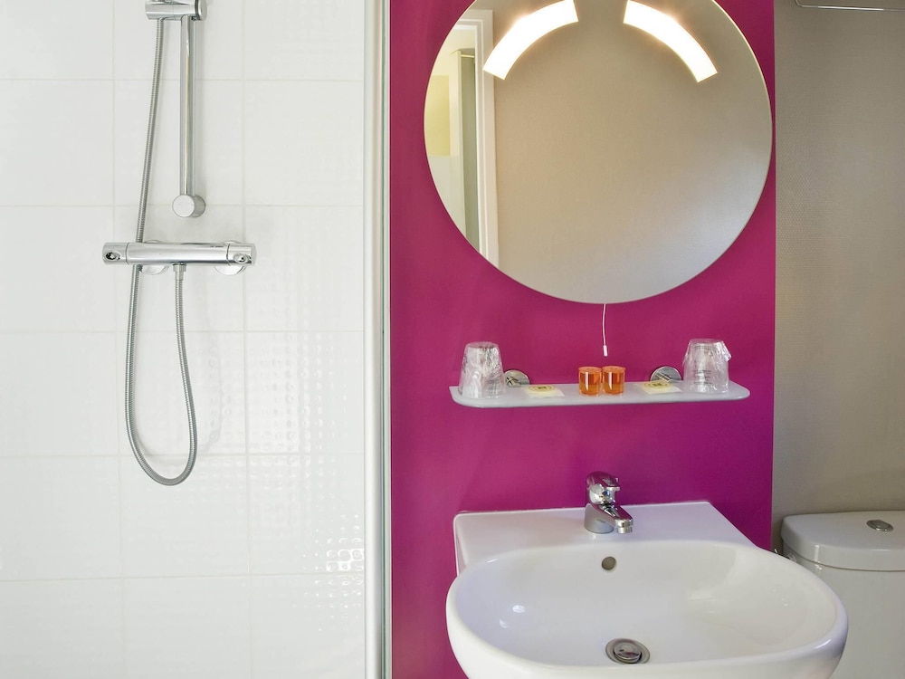 Habitación estándar con dos 2 camas (pueden separarse para estancias superiores a 24 horas) del hotel Ibis Styles Lille Centre Gare Beffroi. Foto 3
