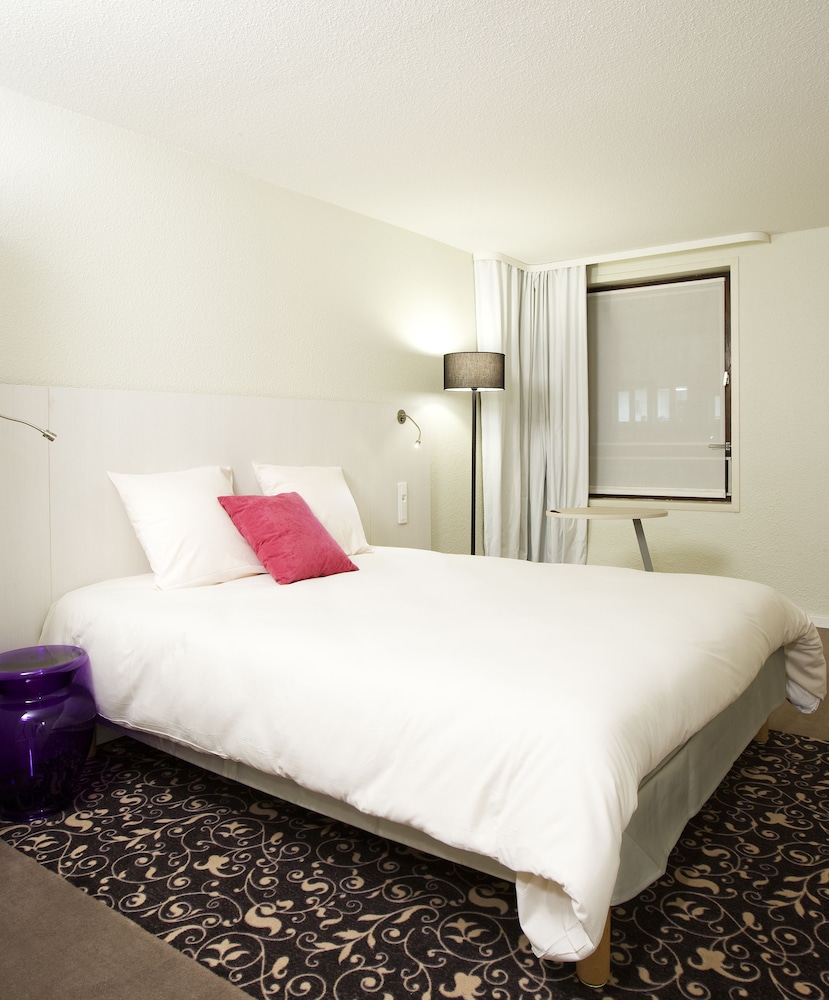 Habitación Standard con cama doble y sofá cama para 1 persona del hotel Ibis Styles Lille Centre Gare Beffroi. Foto 1