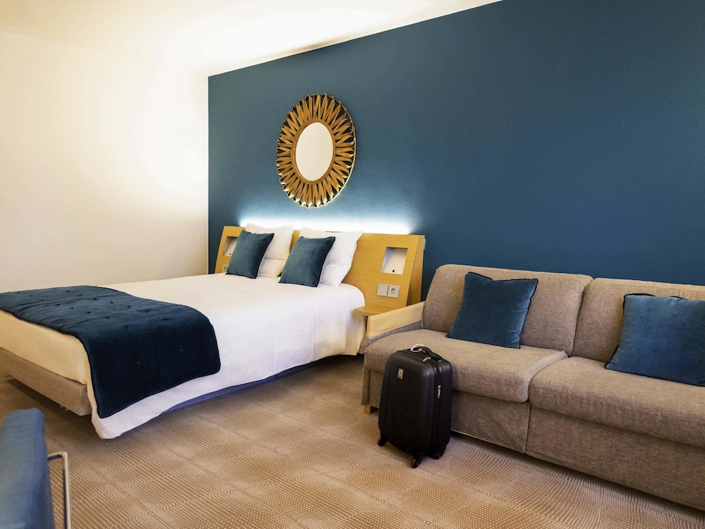 Habitación Clásica con ducha - 1 cama doble y 1 sofá - cama del hotel Novotel Avignon Nord. Foto 4