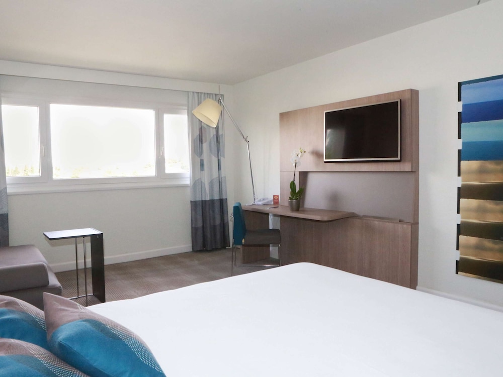 Habitación Superior Familiar con bañera Cama doble y cama extra del hotel Novotel Avignon Nord. Foto 2