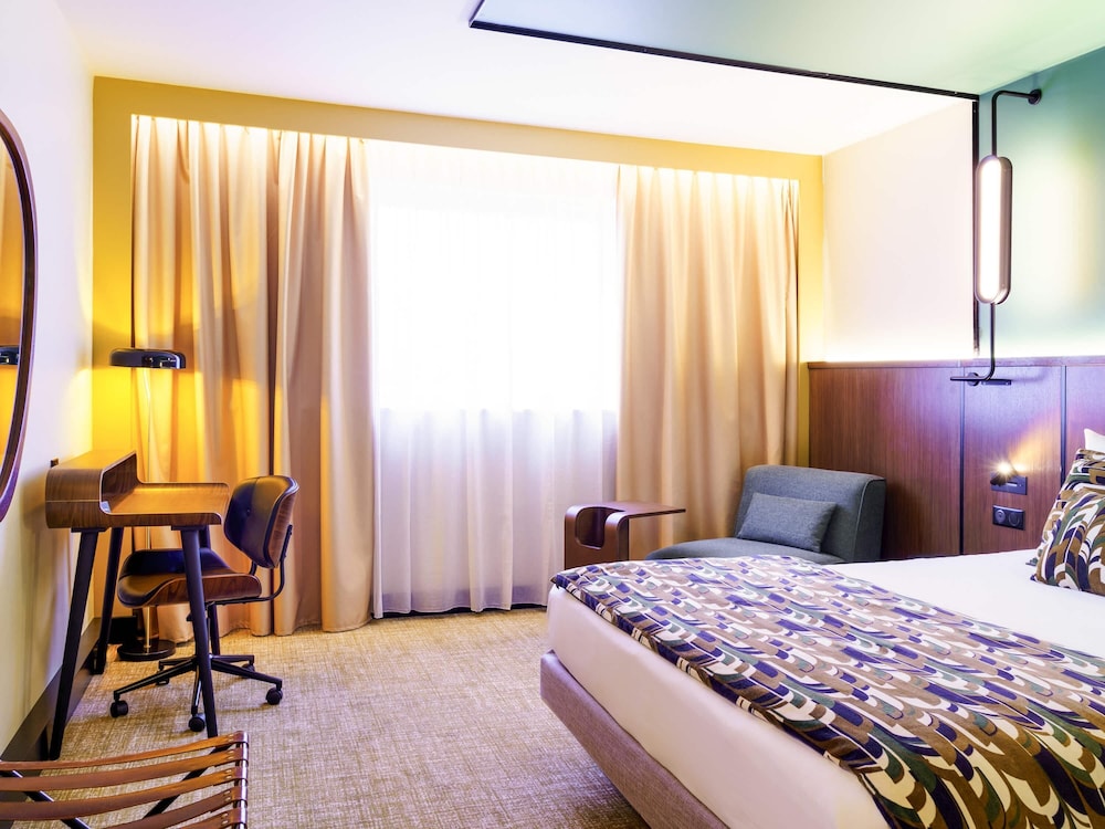 Habitación Superior Doble con bañera del hotel Novotel Avignon Nord. Foto 4