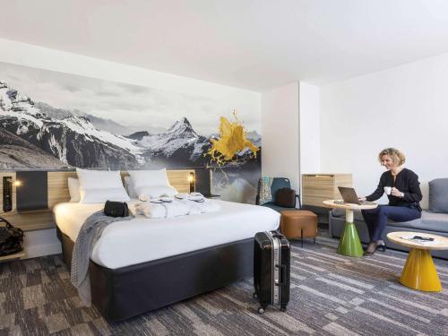 Suite Junior con sofá - 1 cama doble del hotel Novotel Annecy Centre. Foto 2