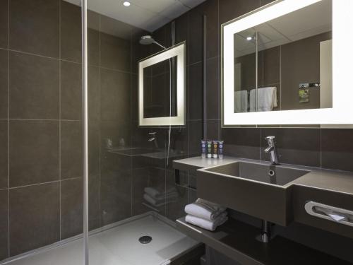 Habitación Doble Executive del hotel Novotel Annecy Centre. Foto 2