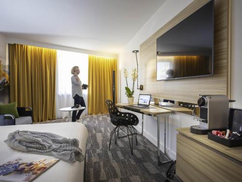 Suite Junior con sofá - 1 cama doble del hotel Novotel Annecy Centre. Foto 3