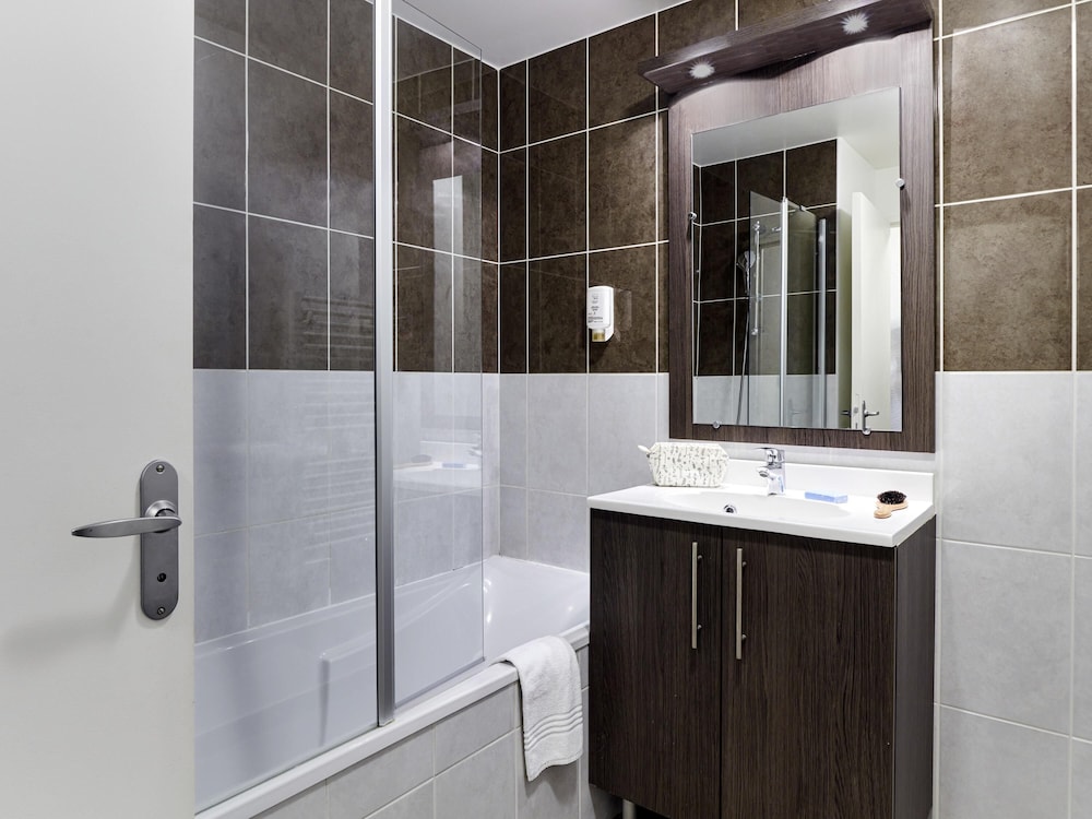 Estudio con balcón - Cama doble del hotel Adagio Access Poitiers. Foto 3