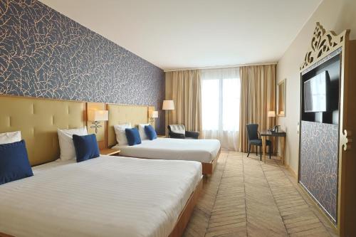 Habitación Cuádruple con 2 camas grandes del hotel Dream Castle Paris. Foto 1