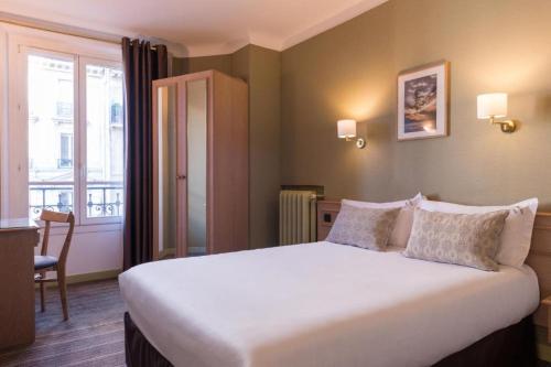 Habitación Doble Superior del hotel Paris France. Foto 3