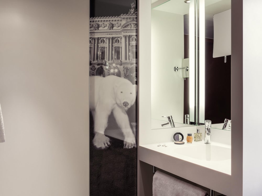 Habitación superior con 2 camas individuales, 2 camas individuales del hotel Mercure Paris Opera Louvre. Foto 1