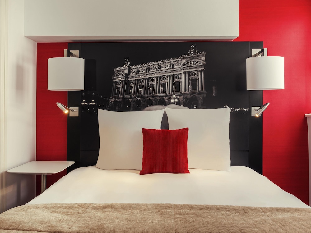 Habitación superior con 2 camas individuales, varias camas del hotel Mercure Paris Opera Louvre. Foto 3