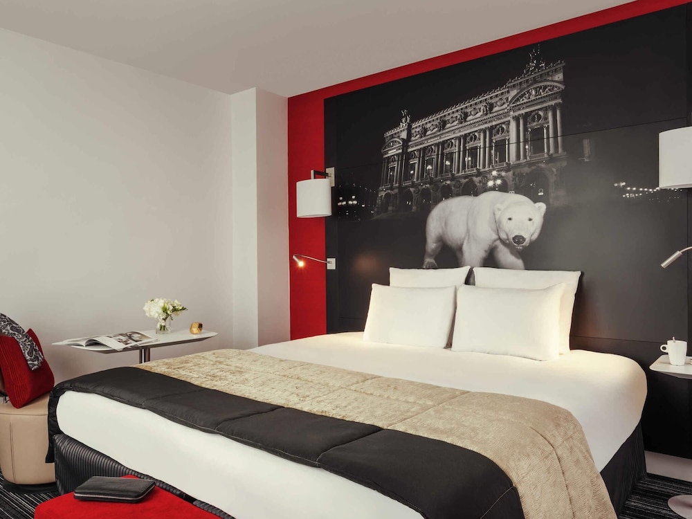 Habitación superior con 2 camas individuales, varias camas del hotel Mercure Paris Opera Louvre. Foto 4