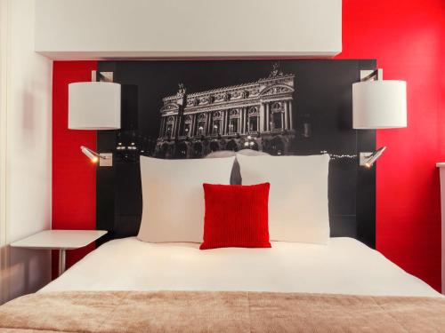 Habitación Doble Clásica del hotel Mercure Paris Opera Louvre. Foto 7