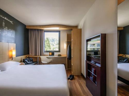Habitación Doble Estándar del hotel IBIS CANNES MOUANS SARTOUX. Foto 2