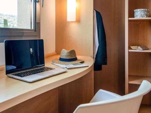 Habitación Doble Estándar del hotel IBIS CANNES MOUANS SARTOUX. Foto 3